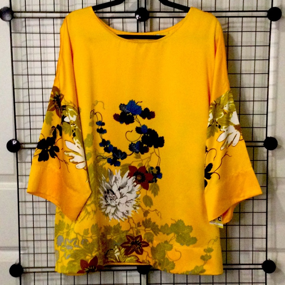 New. Vibrant Kimono Blouse. NWT
